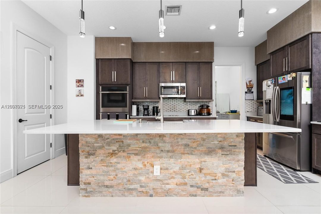For Sale: $965,000 (5 beds, 3 baths, 3069 Square Feet)