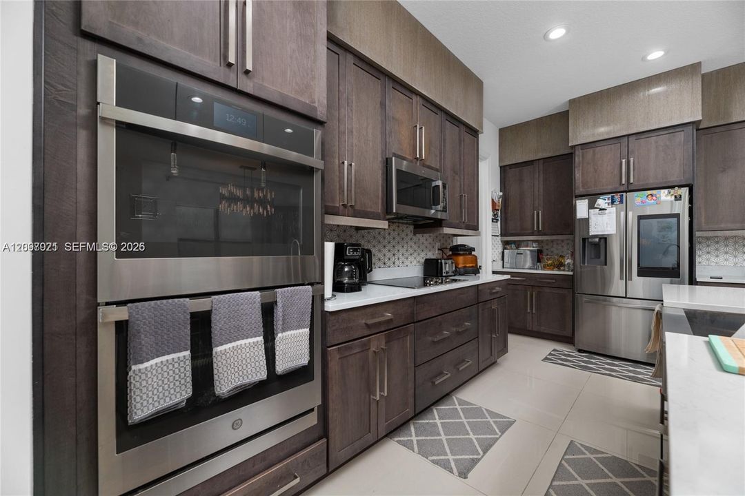 For Sale: $965,000 (5 beds, 3 baths, 3069 Square Feet)