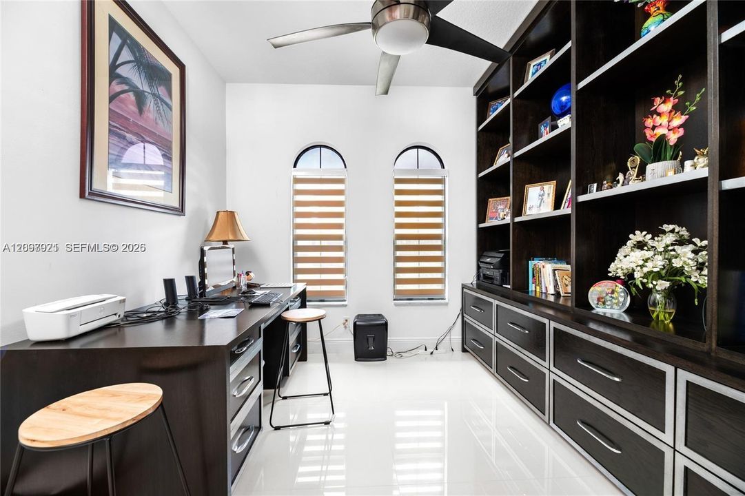 For Sale: $965,000 (5 beds, 3 baths, 3069 Square Feet)