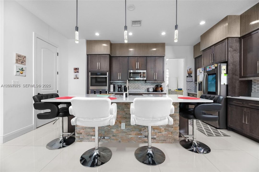 For Sale: $965,000 (5 beds, 3 baths, 3069 Square Feet)