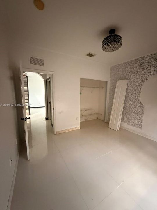 En Venta: $435,000 (5 camas, 3 baños, 2627 Pies cuadrados)