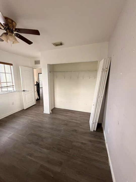 En Venta: $435,000 (5 camas, 3 baños, 2627 Pies cuadrados)
