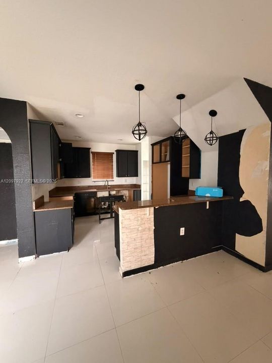 En Venta: $435,000 (5 camas, 3 baños, 2627 Pies cuadrados)