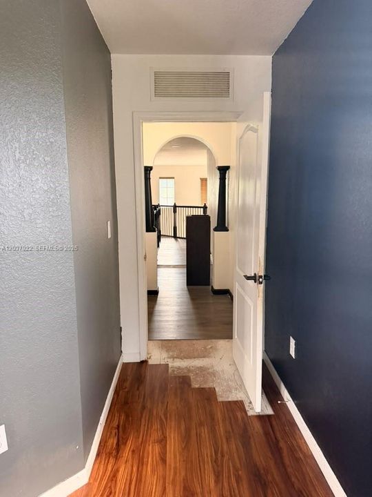 En Venta: $435,000 (5 camas, 3 baños, 2627 Pies cuadrados)