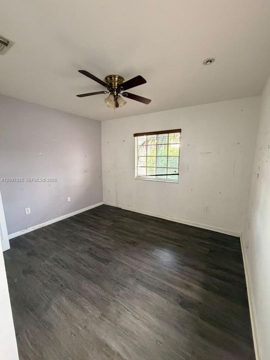 En Venta: $435,000 (5 camas, 3 baños, 2627 Pies cuadrados)