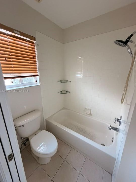 En Venta: $435,000 (5 camas, 3 baños, 2627 Pies cuadrados)