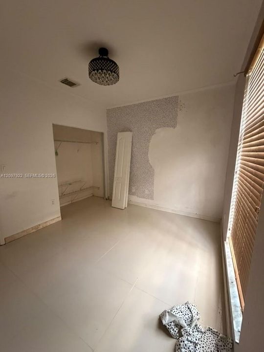 En Venta: $435,000 (5 camas, 3 baños, 2627 Pies cuadrados)