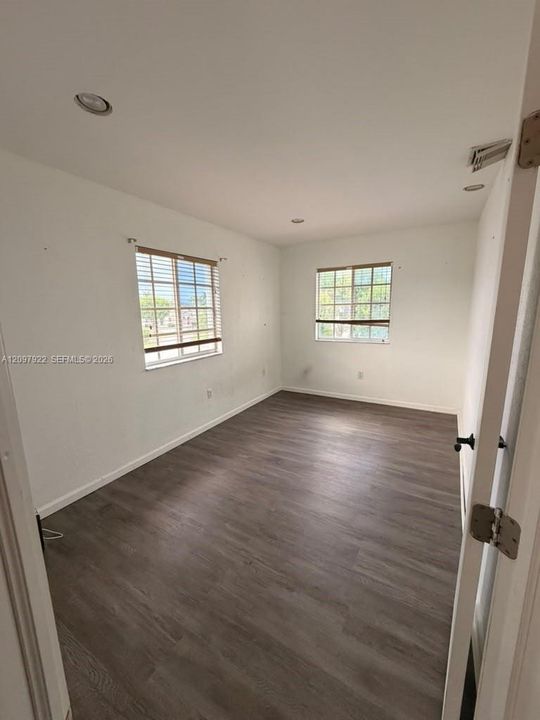 En Venta: $435,000 (5 camas, 3 baños, 2627 Pies cuadrados)