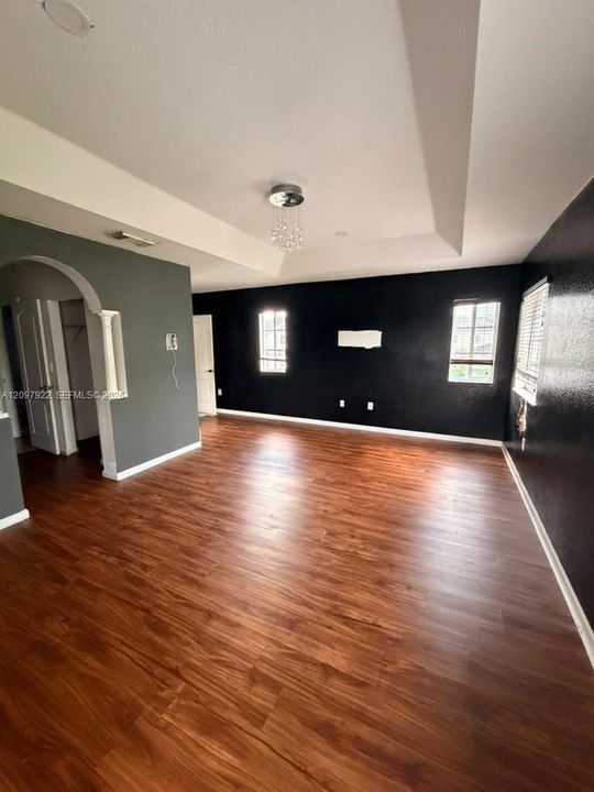 En Venta: $435,000 (5 camas, 3 baños, 2627 Pies cuadrados)