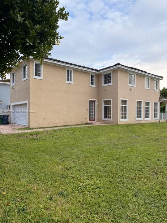 En Venta: $435,000 (5 camas, 3 baños, 2627 Pies cuadrados)