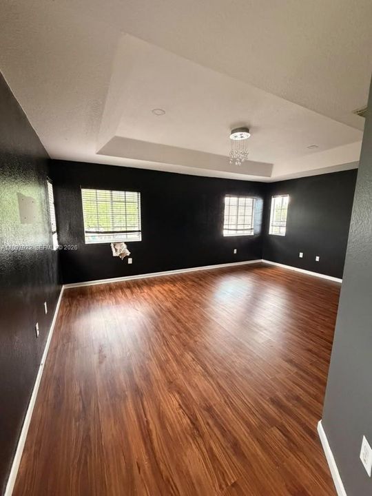 En Venta: $435,000 (5 camas, 3 baños, 2627 Pies cuadrados)