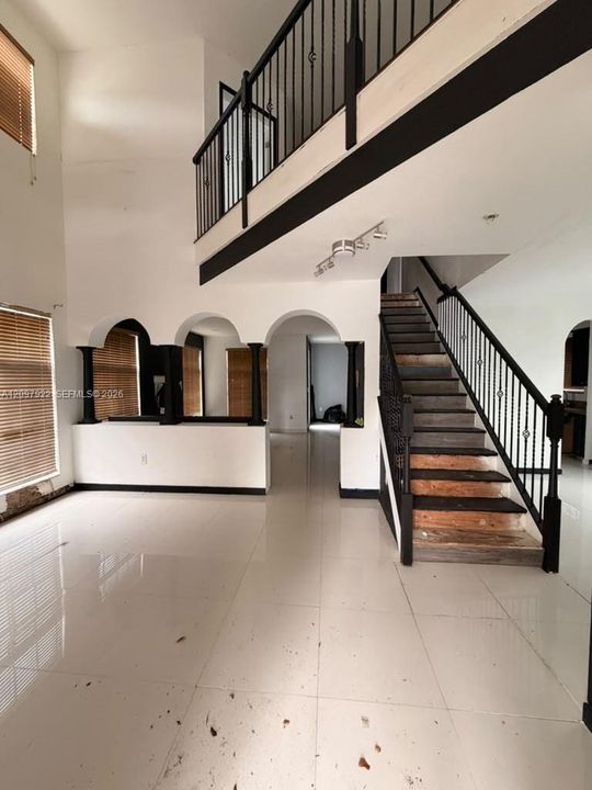 En Venta: $435,000 (5 camas, 3 baños, 2627 Pies cuadrados)