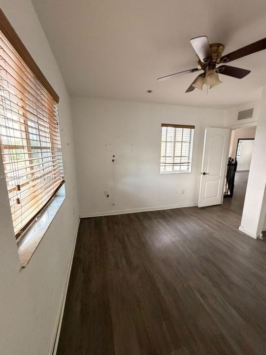 En Venta: $435,000 (5 camas, 3 baños, 2627 Pies cuadrados)