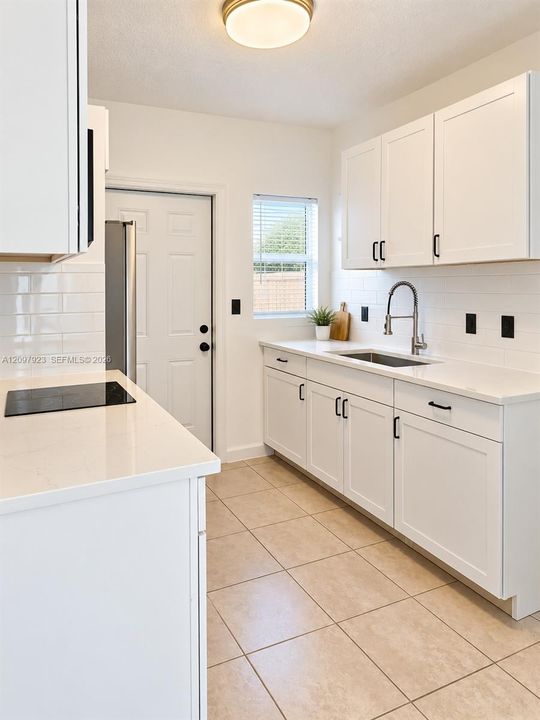 En Venta: $449,000 (0 camas, 0 baños, 880 Pies cuadrados)