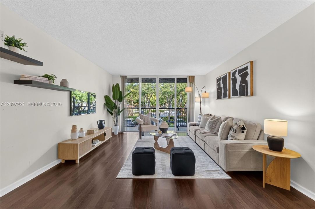 En Venta: $360,000 (2 camas, 2 baños, 1030 Pies cuadrados)