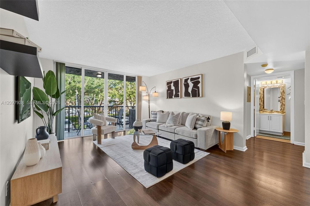 En Venta: $360,000 (2 camas, 2 baños, 1030 Pies cuadrados)