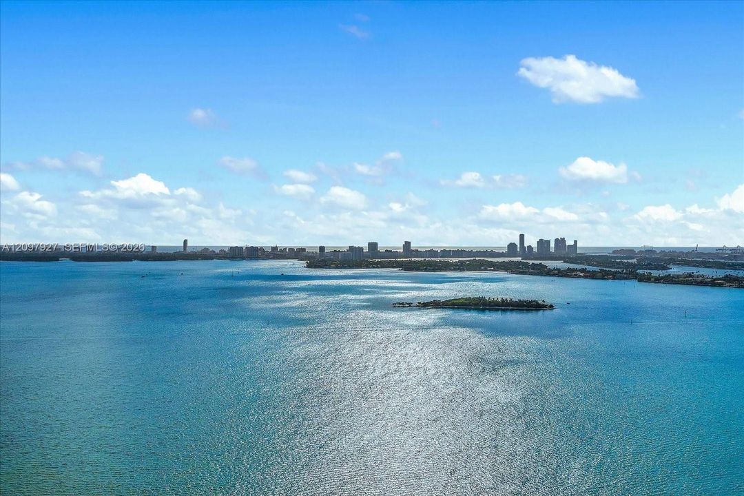 For Sale: $999,000 (2 beds, 2 baths, 1311 Square Feet)