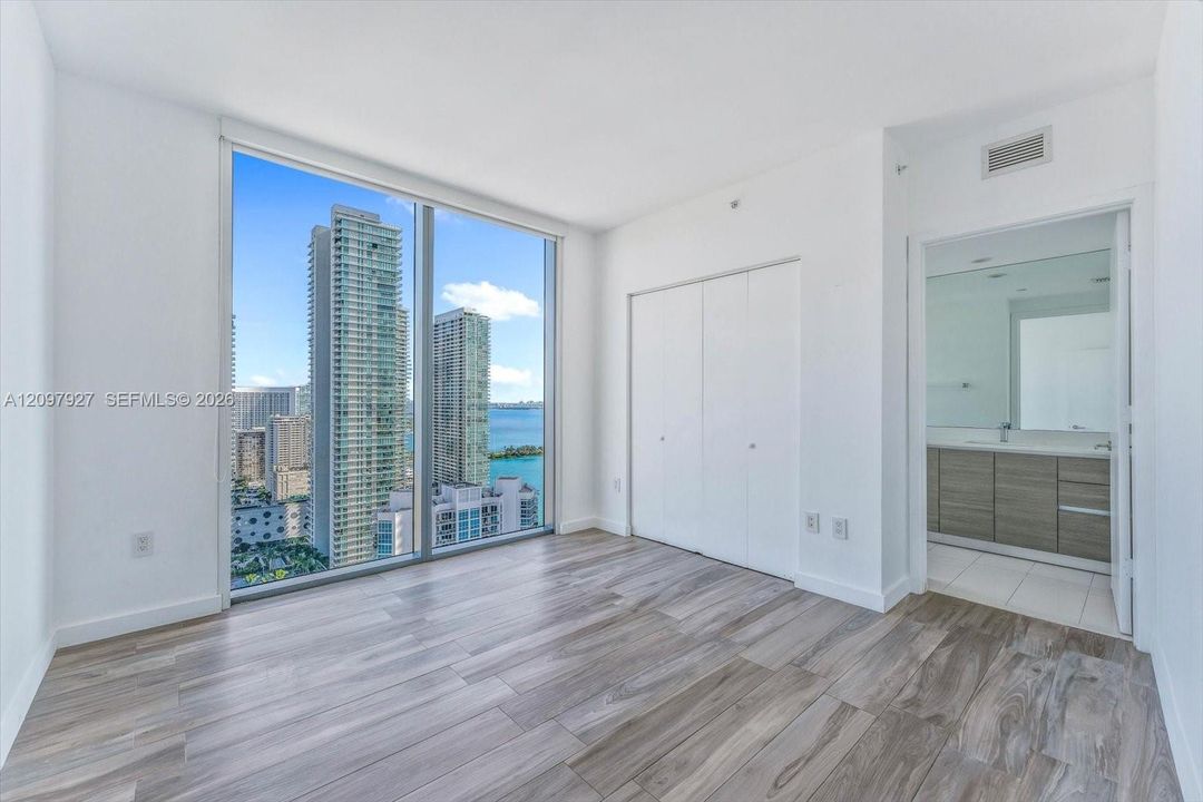 For Sale: $999,000 (2 beds, 2 baths, 1311 Square Feet)
