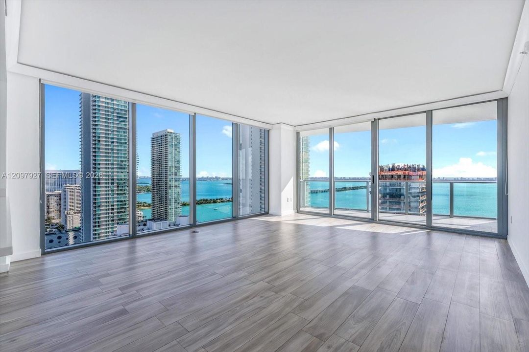 For Sale: $999,000 (2 beds, 2 baths, 1311 Square Feet)