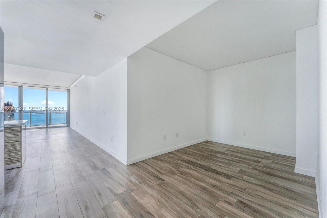 For Sale: $999,000 (2 beds, 2 baths, 1311 Square Feet)