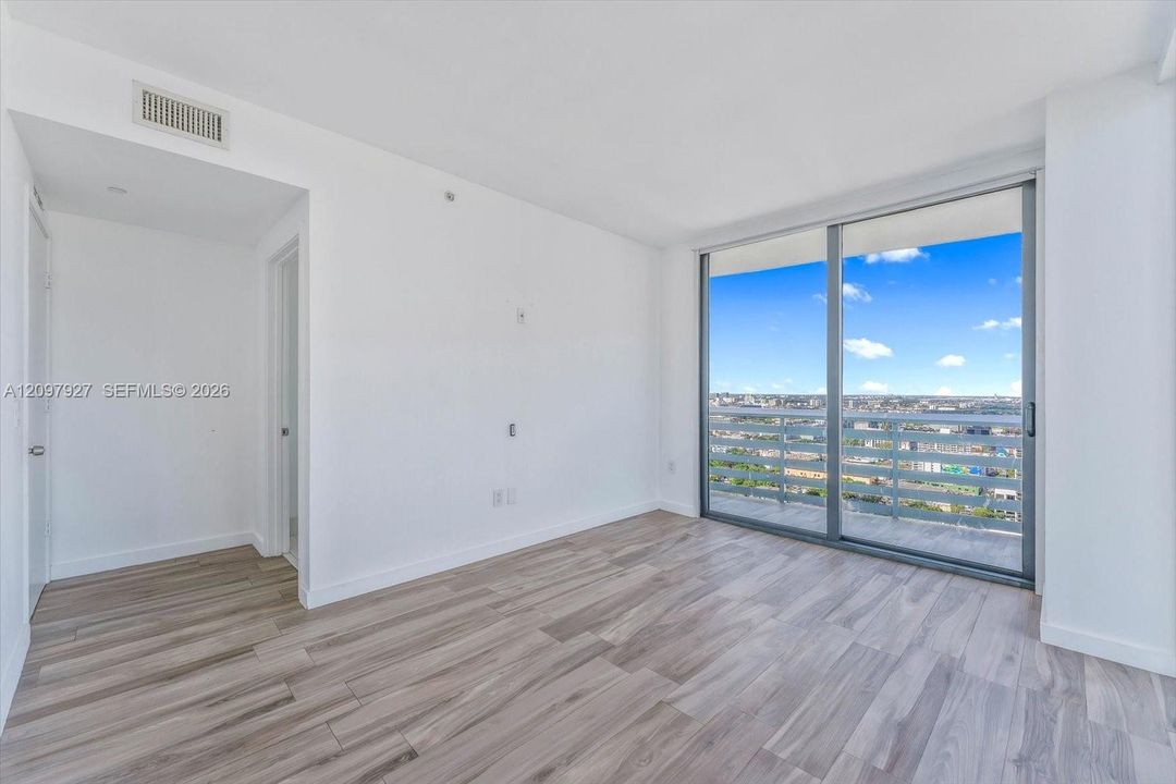 For Sale: $999,000 (2 beds, 2 baths, 1311 Square Feet)
