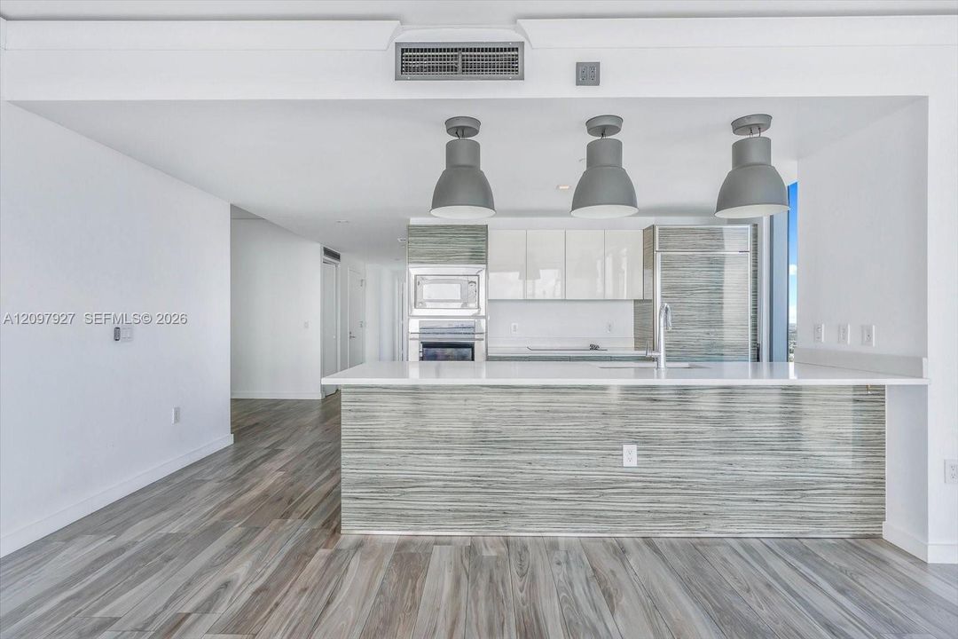 For Sale: $999,000 (2 beds, 2 baths, 1311 Square Feet)