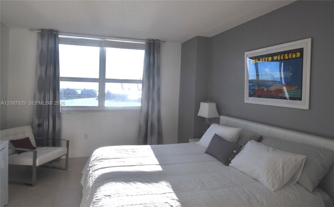 For Rent: $6,000 (2 beds, 2 baths, 1090 Square Feet)