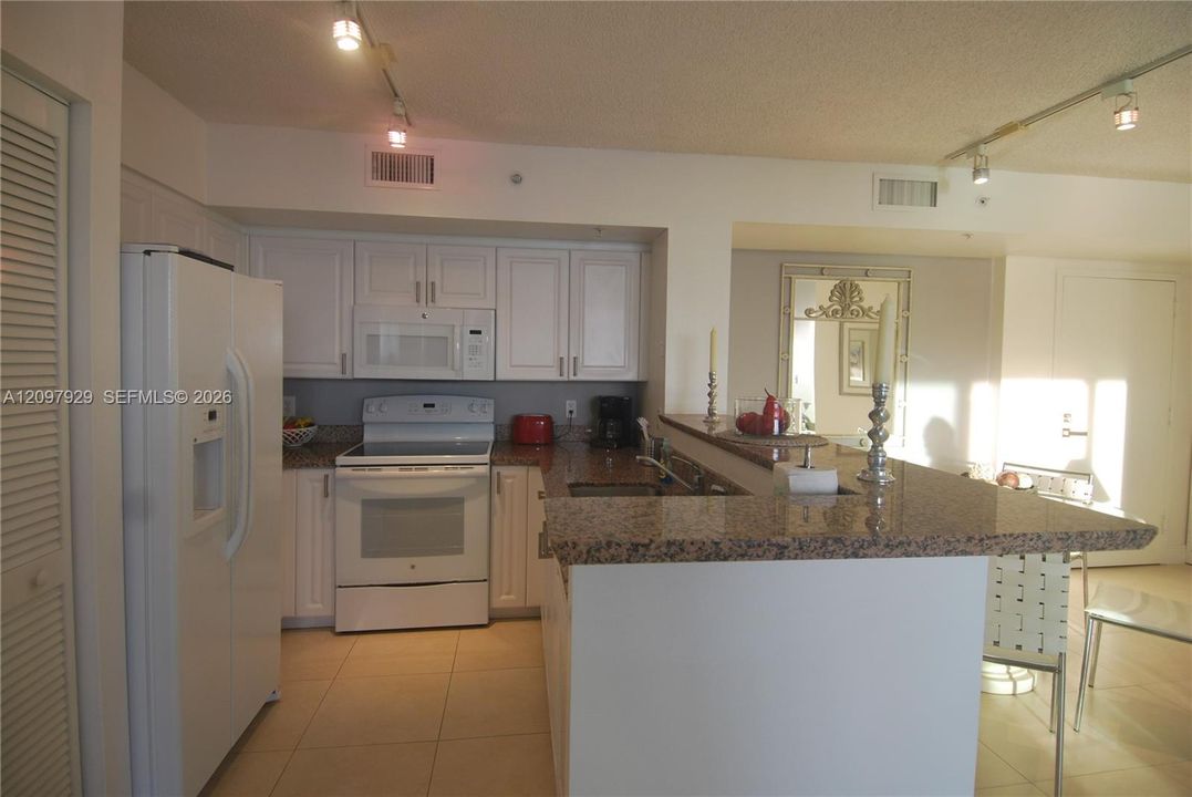 For Rent: $6,000 (2 beds, 2 baths, 1090 Square Feet)