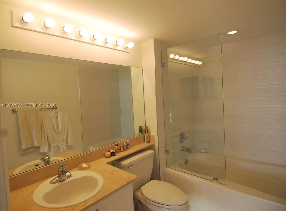 For Rent: $6,000 (2 beds, 2 baths, 1090 Square Feet)