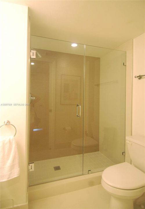 For Rent: $6,000 (2 beds, 2 baths, 1090 Square Feet)