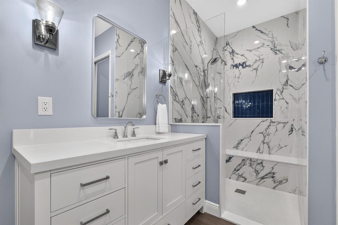 122 Santiago Primary Bath View 2