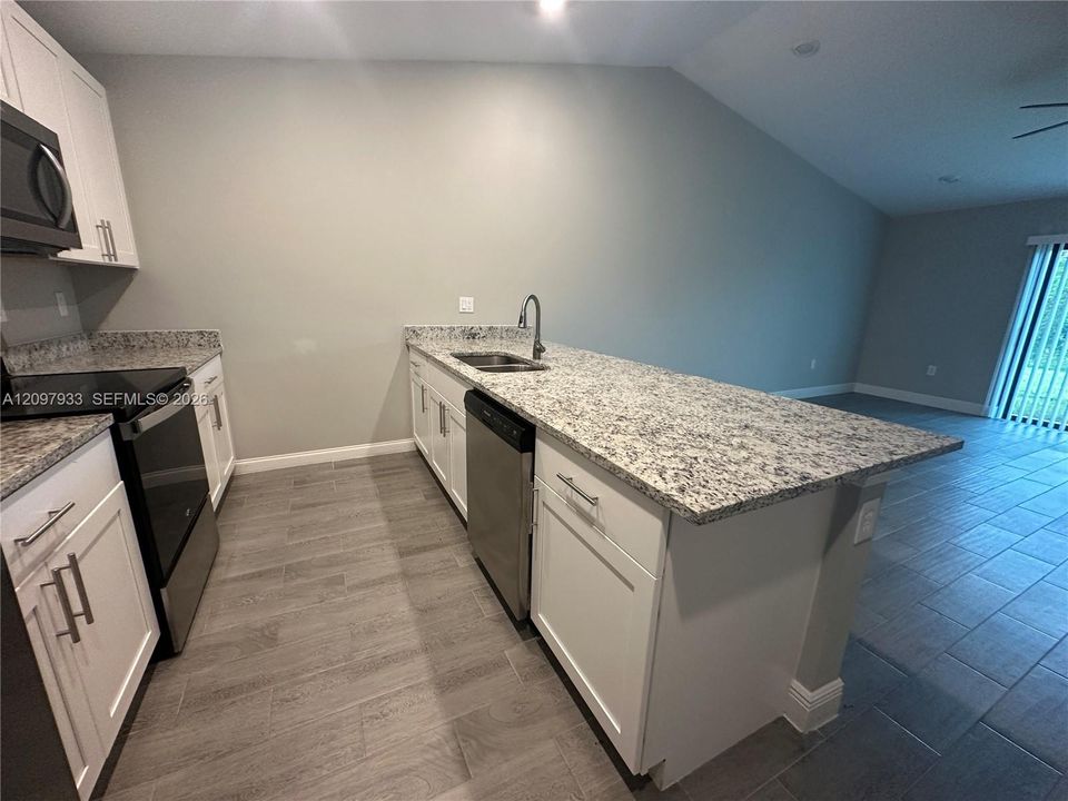 For Rent: $1,600 (3 beds, 2 baths, 1183 Square Feet)