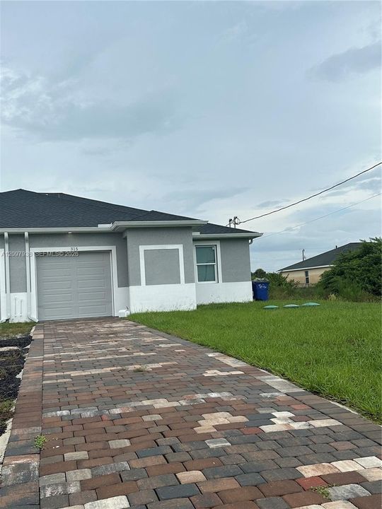 For Rent: $1,600 (3 beds, 2 baths, 1183 Square Feet)