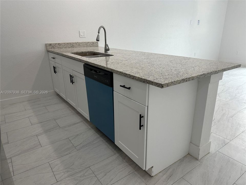 For Rent: $1,600 (3 beds, 2 baths, 1183 Square Feet)