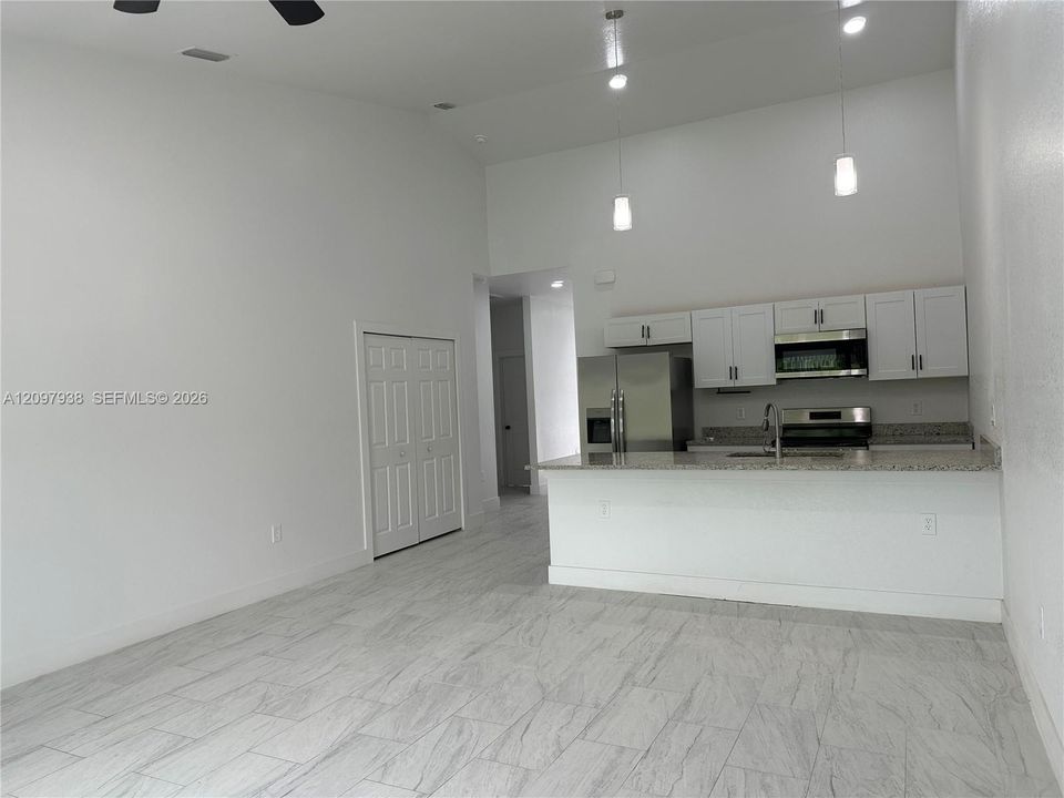 For Rent: $1,600 (3 beds, 2 baths, 1183 Square Feet)