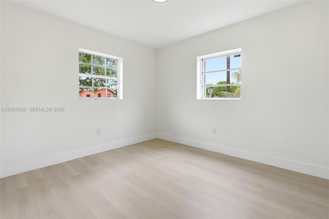 En Venta: $569,900 (3 camas, 2 baños, 1498 Pies cuadrados)