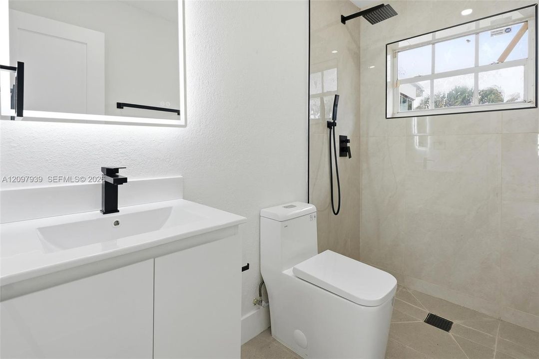 En Venta: $569,900 (3 camas, 2 baños, 1498 Pies cuadrados)