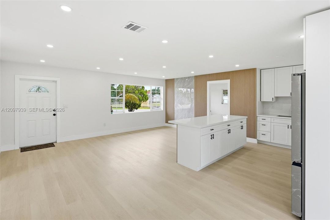 En Venta: $569,900 (3 camas, 2 baños, 1498 Pies cuadrados)