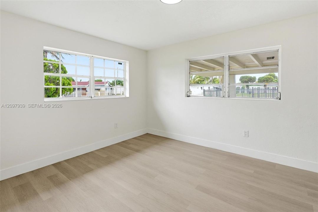 En Venta: $569,900 (3 camas, 2 baños, 1498 Pies cuadrados)