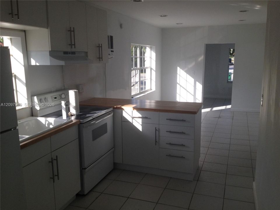 For Rent: $2,700 (2 beds, 1 baths, 1538 Square Feet)