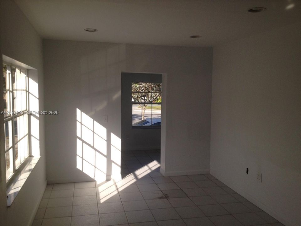 For Rent: $2,700 (2 beds, 1 baths, 1538 Square Feet)