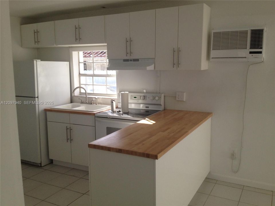 For Rent: $2,700 (2 beds, 1 baths, 1538 Square Feet)