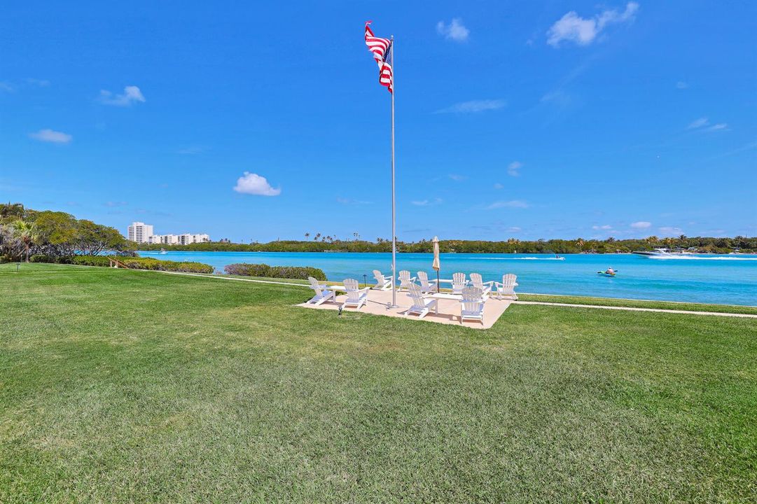 Sitting Area Smack on Intracoastal