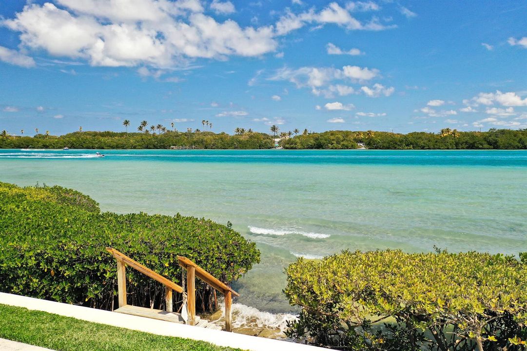 Private Entry to Intracoasta