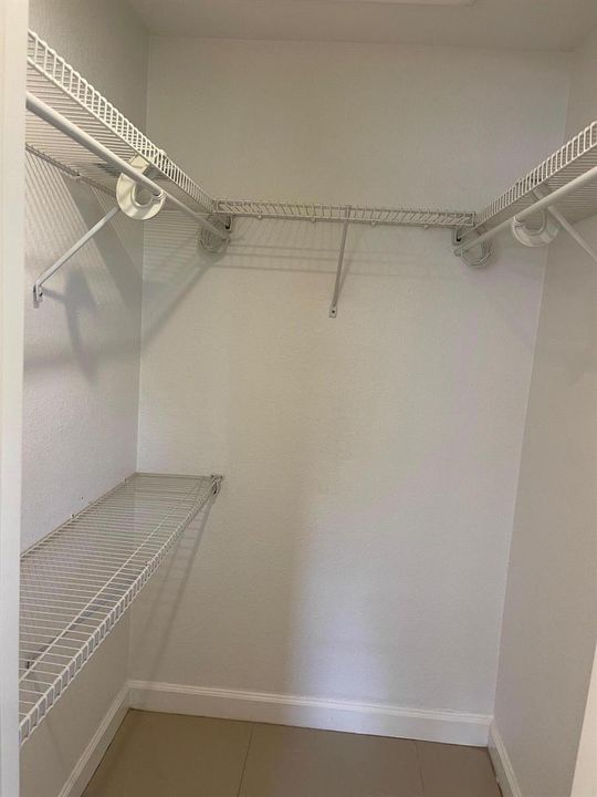 WALK IN CLOSETS