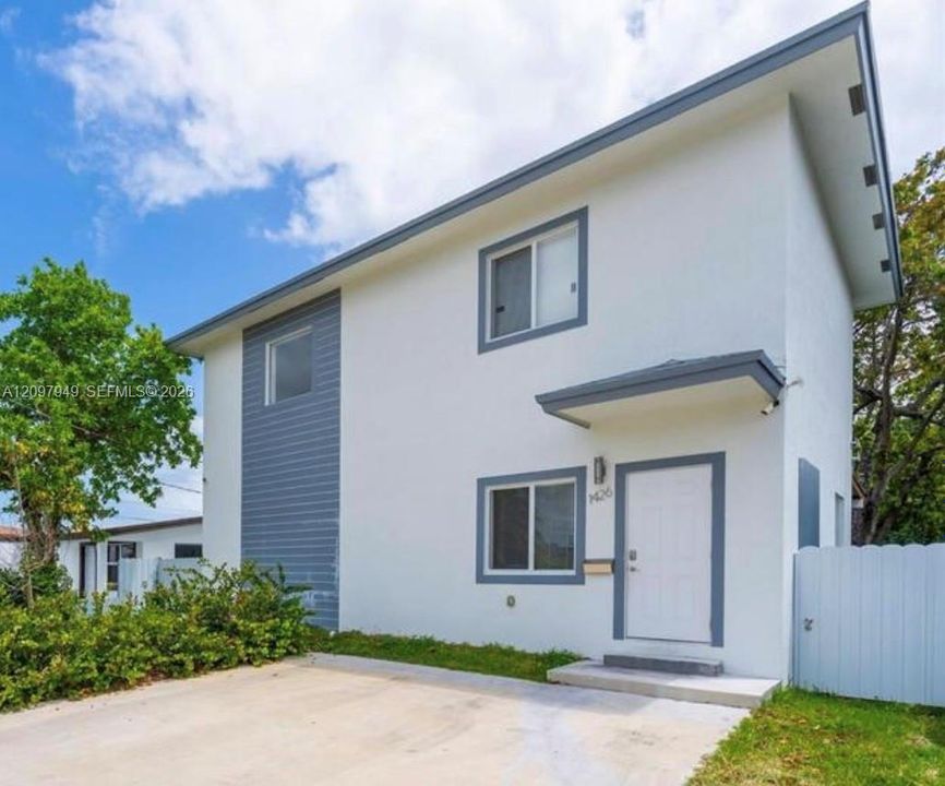 For Rent: $4,500 (4 beds, 2 baths, 1610 Square Feet)