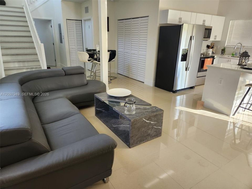 For Rent: $4,500 (4 beds, 2 baths, 1610 Square Feet)