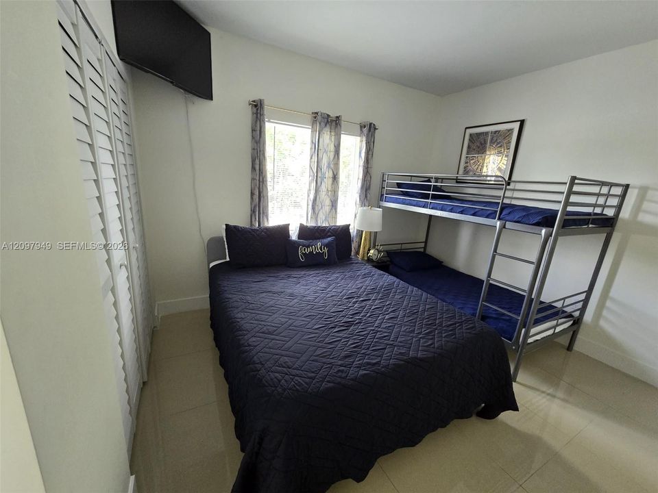 For Rent: $4,500 (4 beds, 2 baths, 1610 Square Feet)