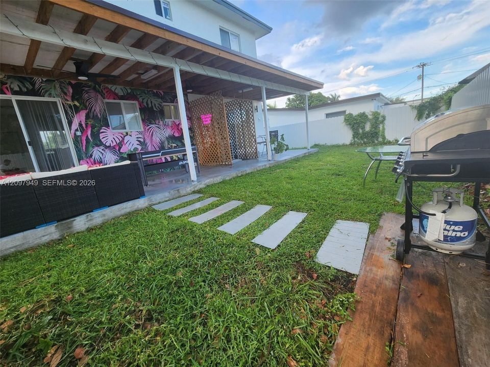 For Rent: $4,500 (4 beds, 2 baths, 1610 Square Feet)