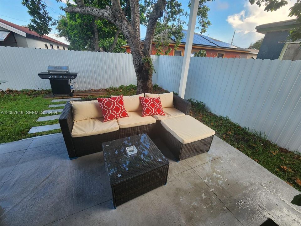 For Rent: $4,500 (4 beds, 2 baths, 1610 Square Feet)